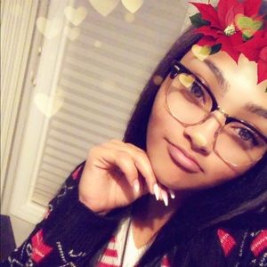 Meet your Posher, Kayla